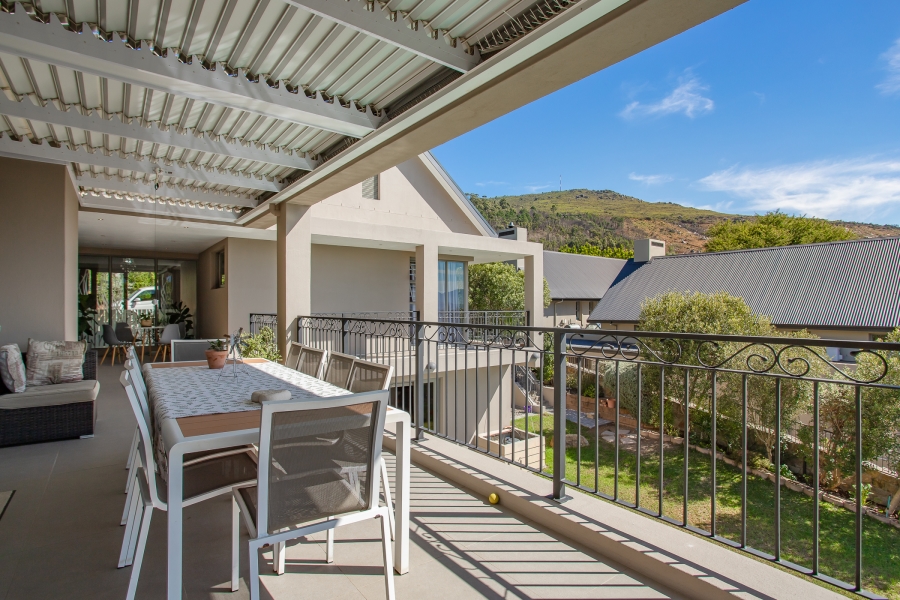 5 Bedroom Property for Sale in Lemoenkloof Western Cape